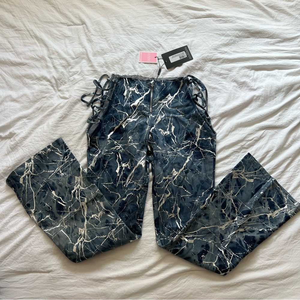 NWT Pretty Little thing low rise jean Pants with metallic paint splatter design